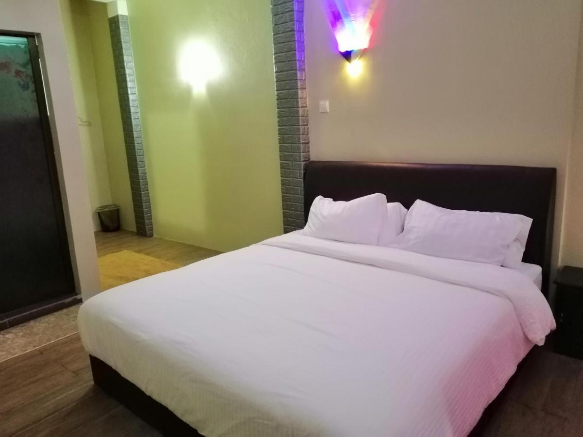 Pine Hotel Batu Gajah Exterior photo